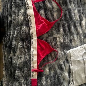 Calvin Klein Women's Hot Pink Bralette